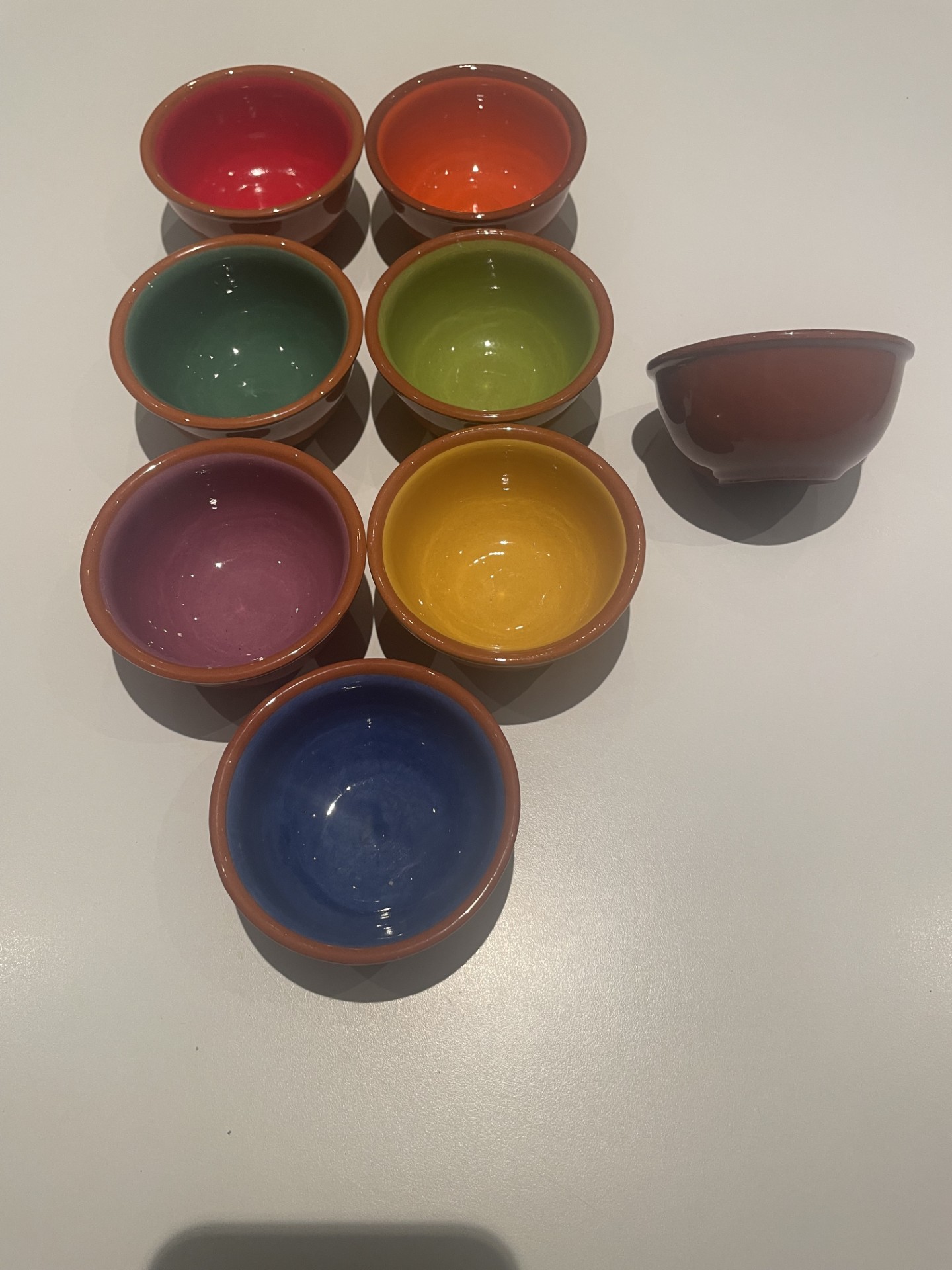 Små Spanske håndlavede skåle 8 cm.